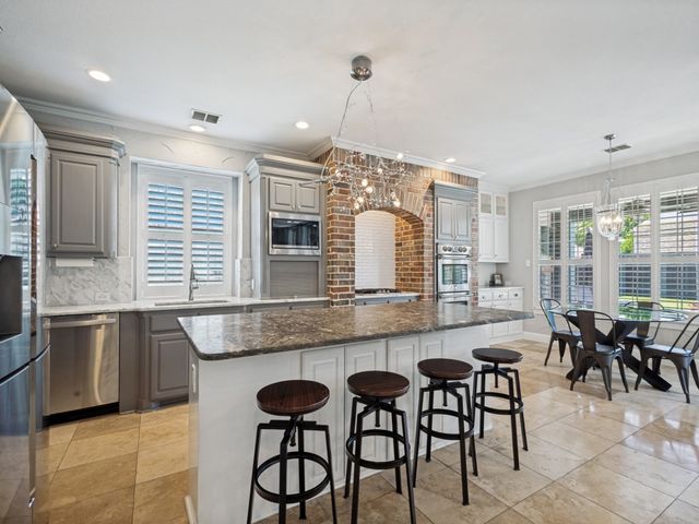2600 Queen Elaine Drive, Lewisville, TX 75056