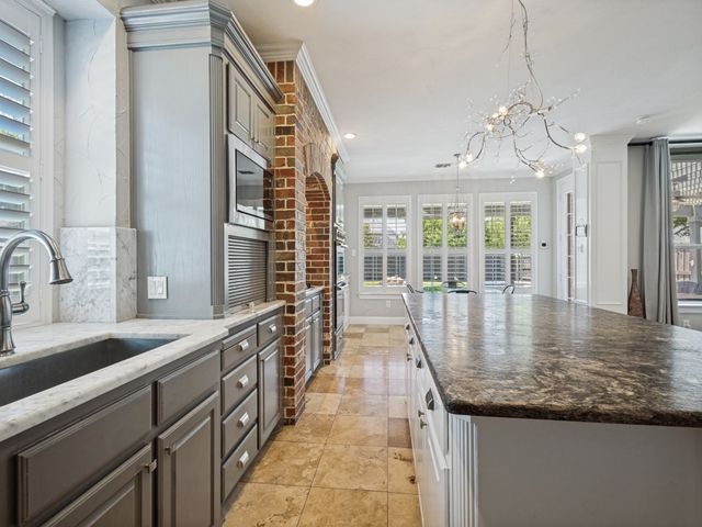 2600 Queen Elaine Drive, Lewisville, TX 75056