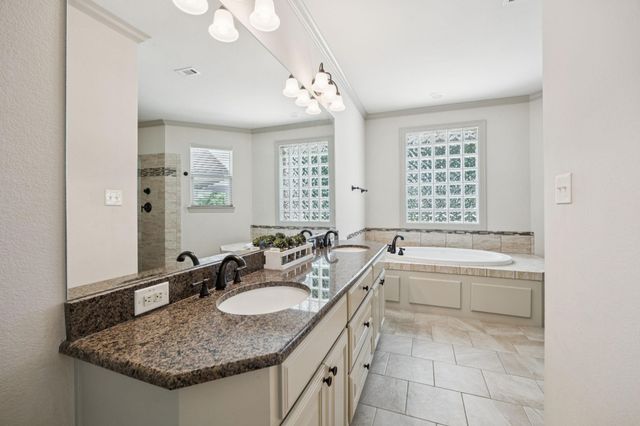 101 Beacon Court, Mabank, TX 75143
