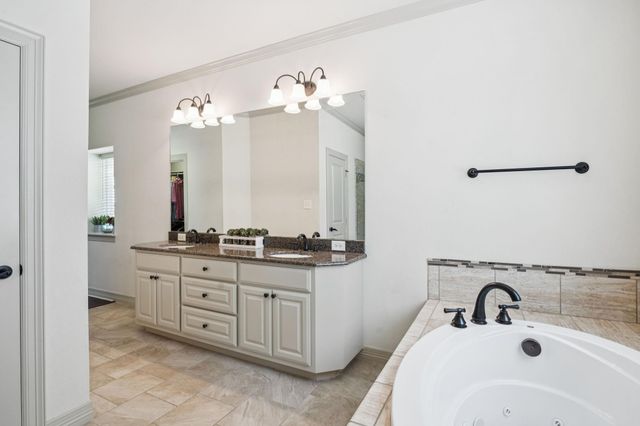 101 Beacon Court, Mabank, TX 75143