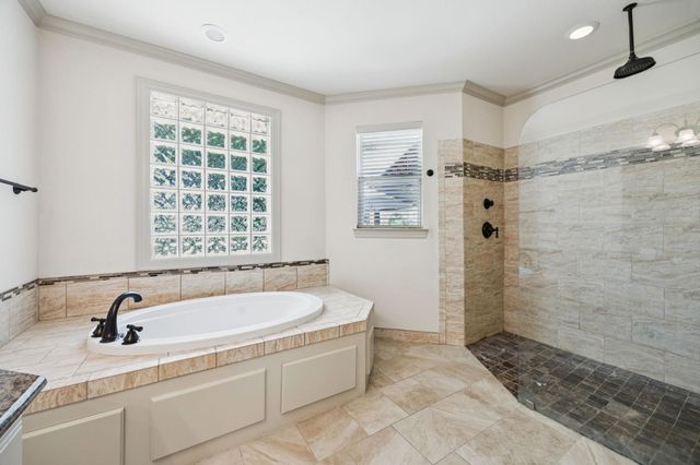 101 Beacon Court, Mabank, TX 75143