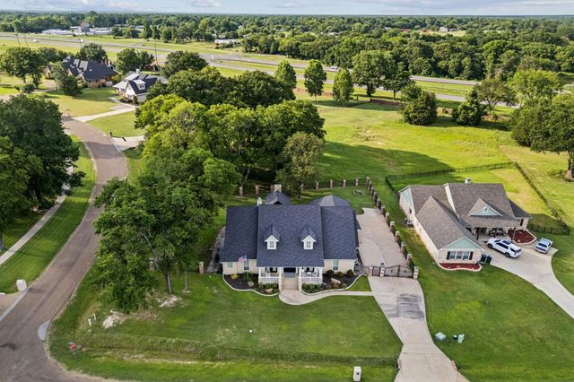 101 Beacon Court, Mabank, TX 75143