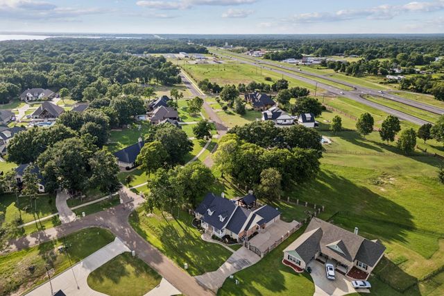 101 Beacon Court, Mabank, TX 75143