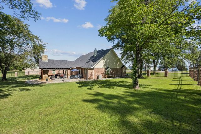 101 Beacon Court, Mabank, TX 75143