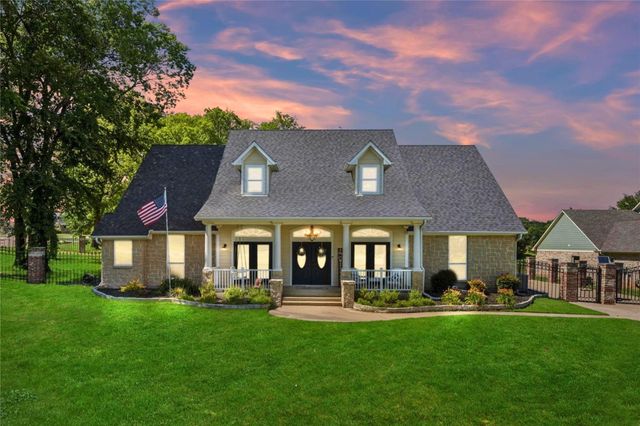 101 Beacon Court, Mabank, TX 75143