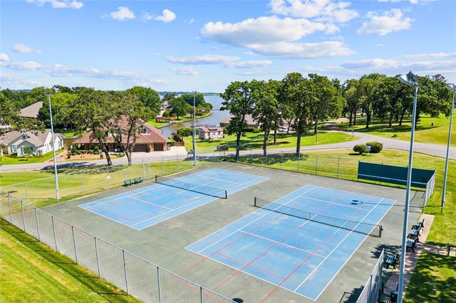 101 Beacon Court, Mabank, TX 75143