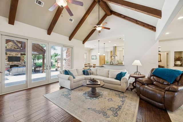 101 Beacon Court, Mabank, TX 75143