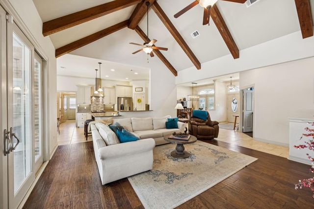 101 Beacon Court, Mabank, TX 75143