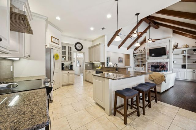 101 Beacon Court, Mabank, TX 75143