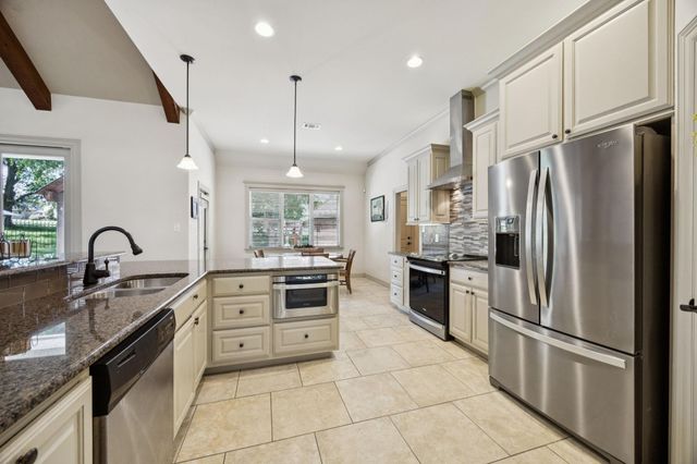 101 Beacon Court, Mabank, TX 75143