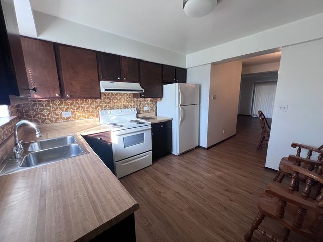 1779 Rand Road 1B, Des Plaines, IL 60016