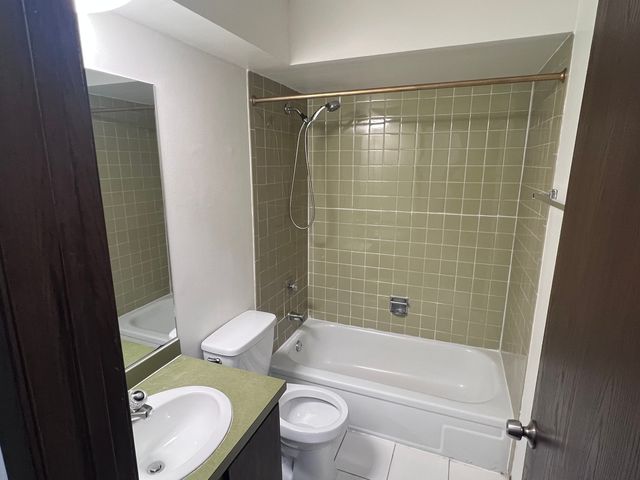 1779 Rand Road 1B, Des Plaines, IL 60016