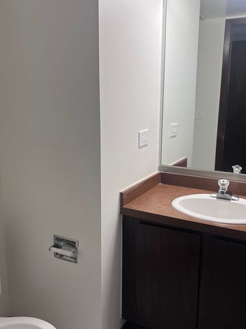 1779 Rand Road 1B, Des Plaines, IL 60016