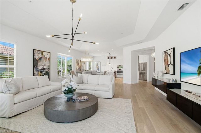 1835 Les Chateaux BLVD 204, Naples, FL 34109