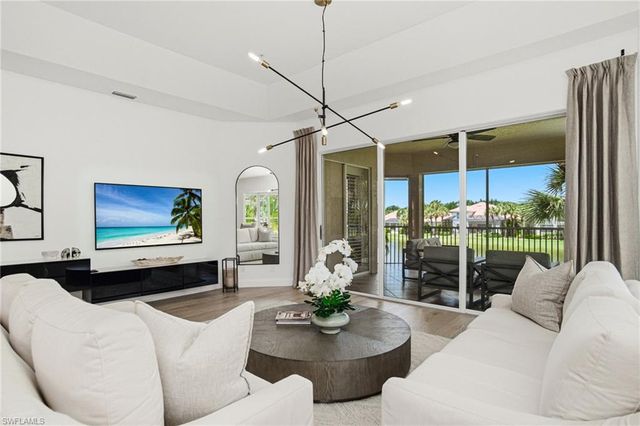 1835 Les Chateaux BLVD 204, Naples, FL 34109