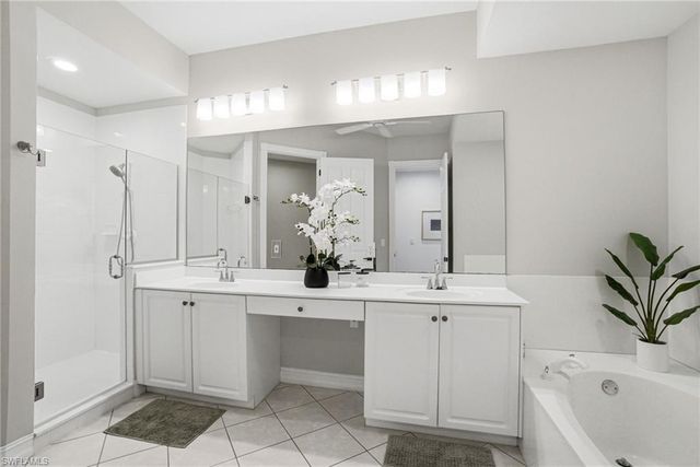 1835 Les Chateaux BLVD 204, Naples, FL 34109