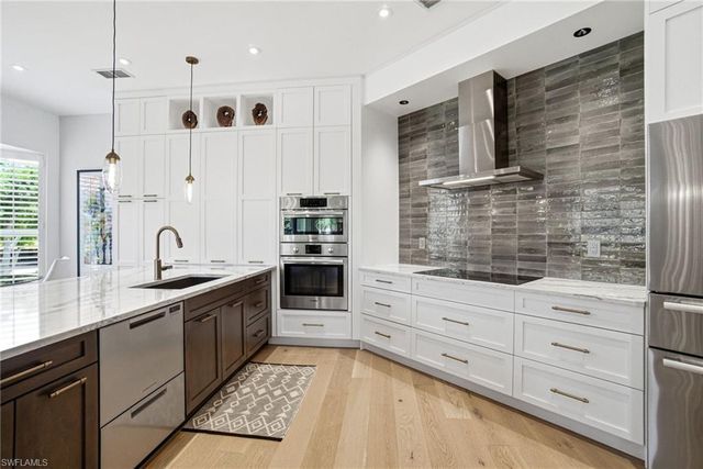 1835 Les Chateaux BLVD 204, Naples, FL 34109