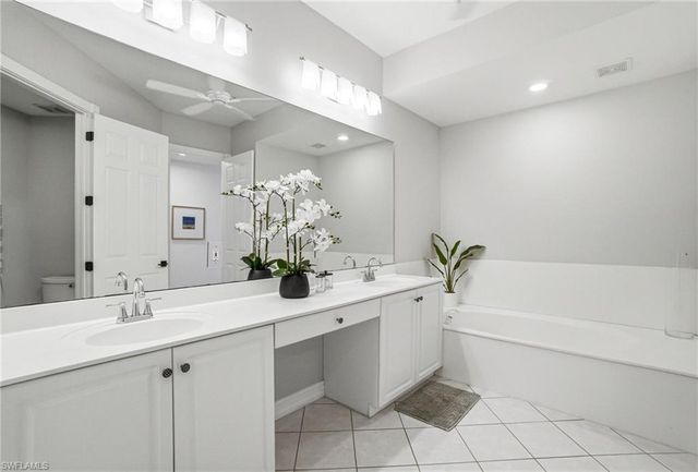 1835 Les Chateaux BLVD 204, Naples, FL 34109