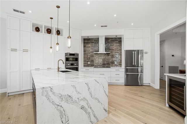 1835 Les Chateaux BLVD 204, Naples, FL 34109