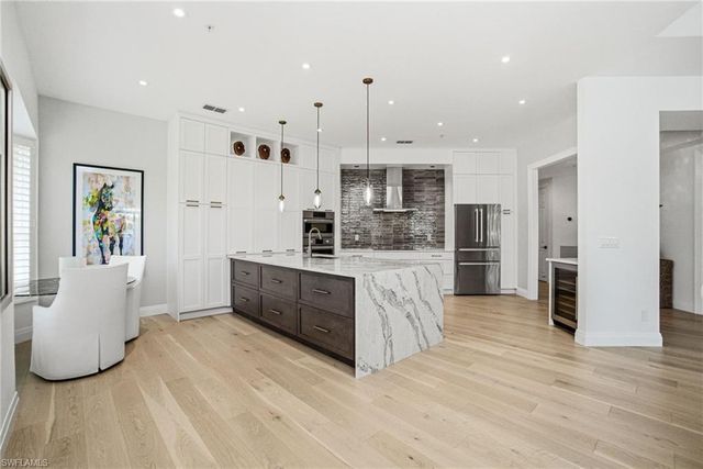 1835 Les Chateaux BLVD 204, Naples, FL 34109