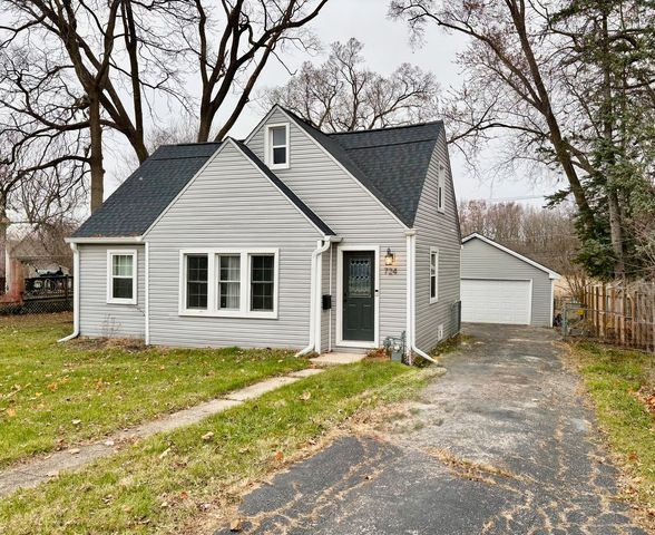 724 Mohawk Drive, Round Lake Heights, IL 60073