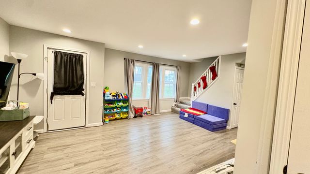 724 Mohawk Drive, Round Lake Heights, IL 60073