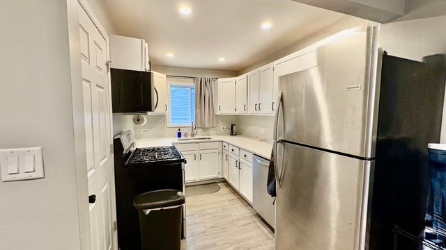 724 Mohawk Drive, Round Lake Heights, IL 60073