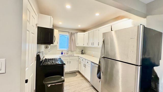 724 Mohawk Drive, Round Lake Heights, IL 60073