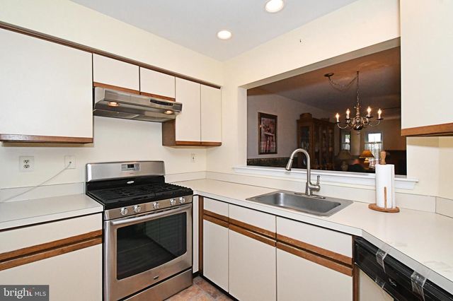 331 IVANHOE CT, Langhorne, PA 19047