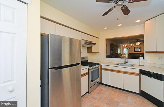 331 IVANHOE CT, Langhorne, PA 19047