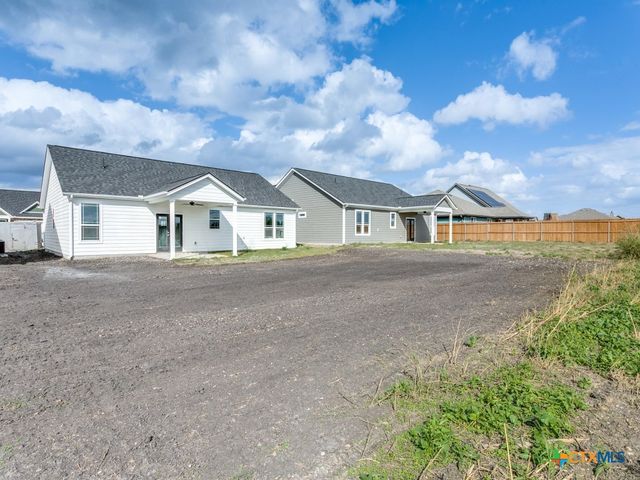 175 Lost Maples Way, Marion, TX 78124