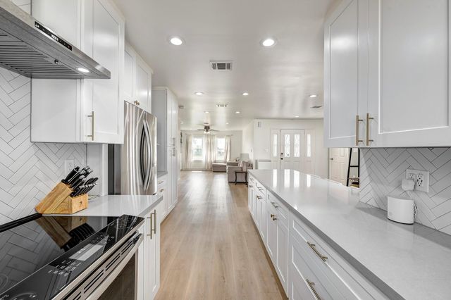 4536 Sunburst Street, Bellaire, TX 77401