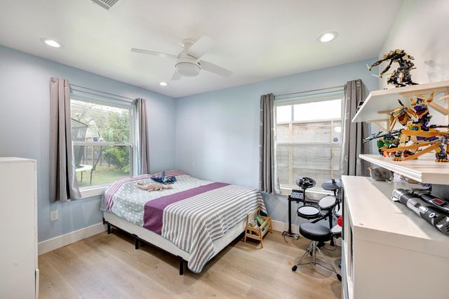 4536 Sunburst Street, Bellaire, TX 77401