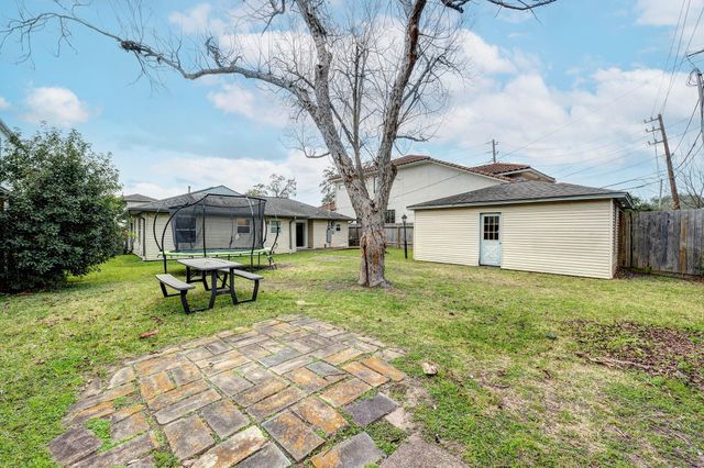 4536 Sunburst Street, Bellaire, TX 77401