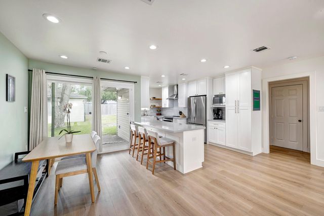 4536 Sunburst Street, Bellaire, TX 77401