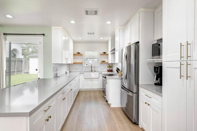 4536 Sunburst Street, Bellaire, TX 77401