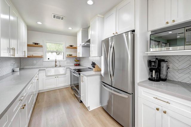 4536 Sunburst Street, Bellaire, TX 77401