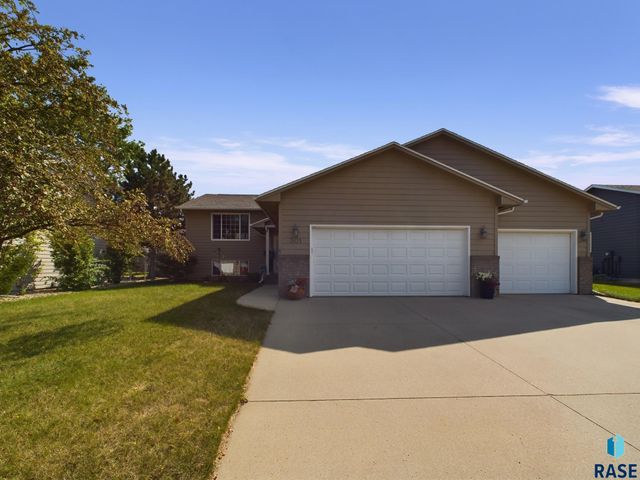 301 W Hackberry St, Brandon, SD 57005