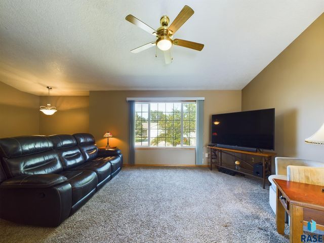 301 W Hackberry St, Brandon, SD 57005