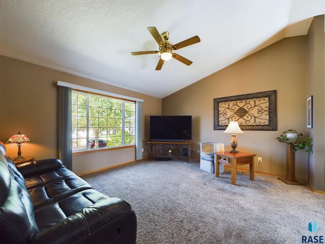 301 W Hackberry St, Brandon, SD 57005
