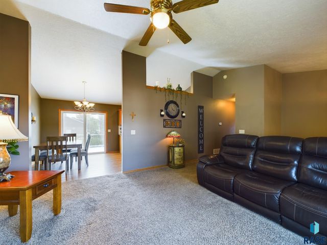 301 W Hackberry St, Brandon, SD 57005