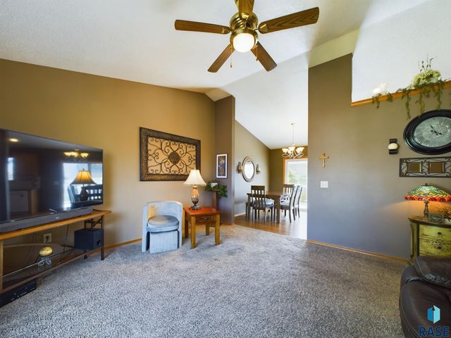 301 W Hackberry St, Brandon, SD 57005