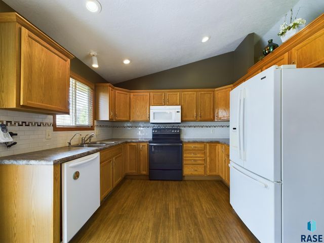 301 W Hackberry St, Brandon, SD 57005