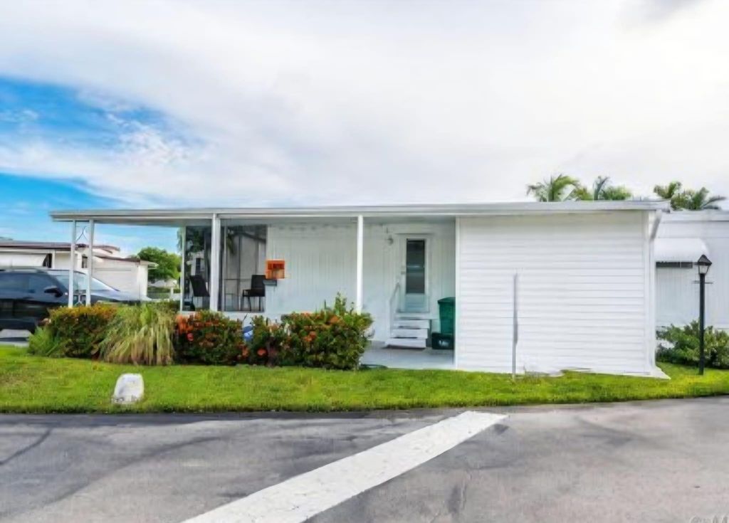 3302 Lake Street, Hollywood, FL 33021