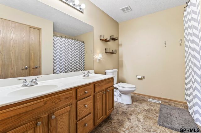 16435 Yates Street, Omaha, NE 68116