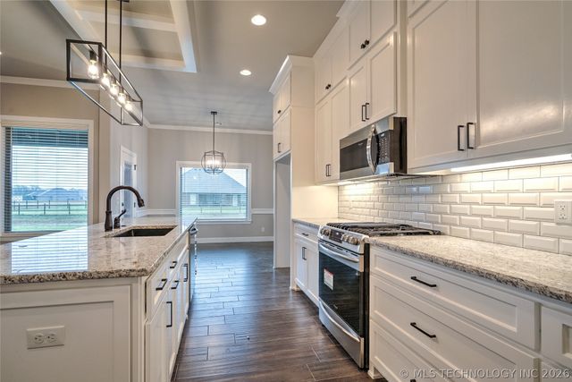 5678 E 136th Place North, Collinsville, OK 74021