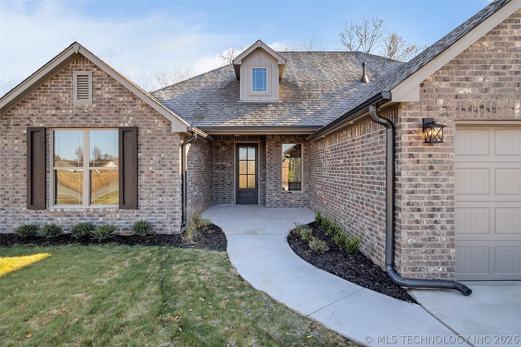 5678 E 136th Place North, Collinsville, OK 74021