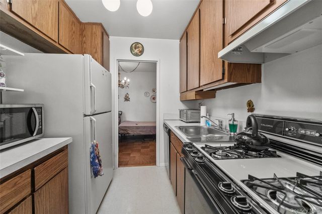 100 E Hartsdale Avenue 6BE, Hartsdale, NY 10530