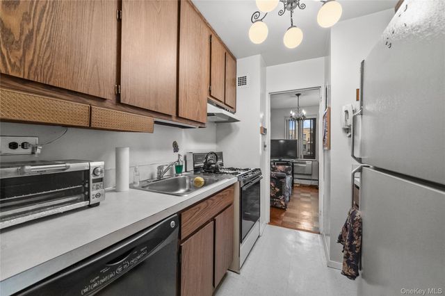 100 E Hartsdale Avenue 6BE, Hartsdale, NY 10530