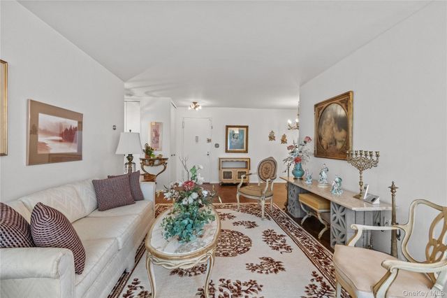 100 E Hartsdale Avenue 6BE, Hartsdale, NY 10530